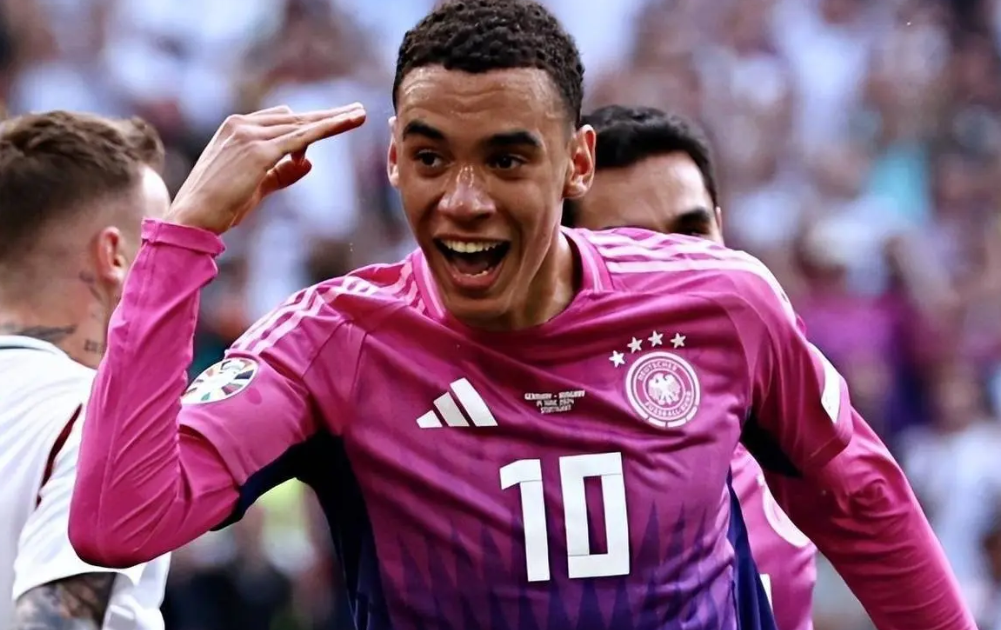 九游体育-周日008帕德博恩